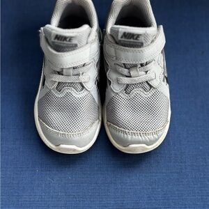 Nike Gray Sneakers with Velcro Straps and Breathable Mesh